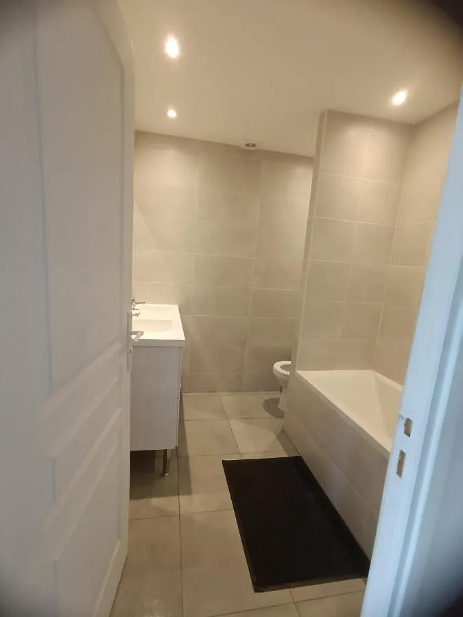 Homestay Amplia Habitacion En Tarascon France